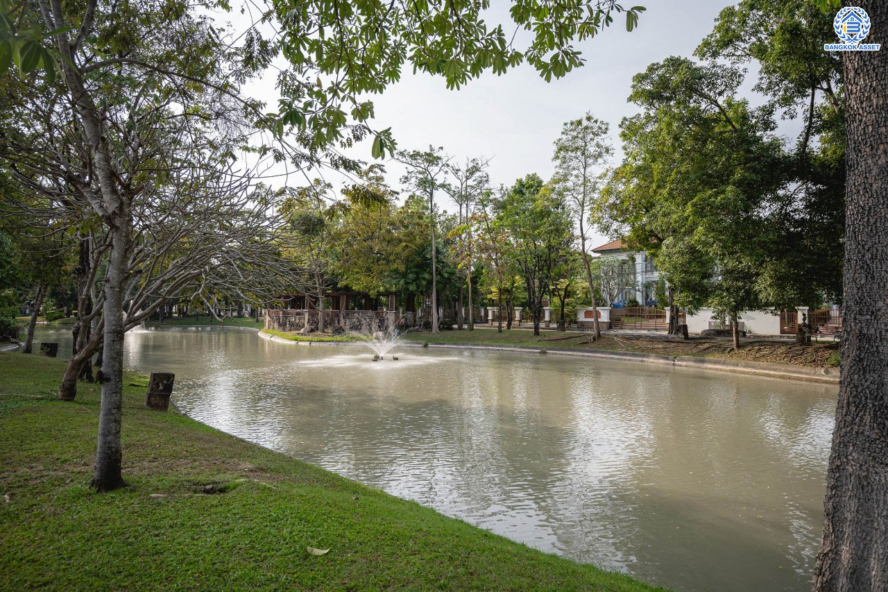 บ้านมือสองตกแต่งใหม่ โครงการ ลัดดารมย์ เพชรเกษม69 ตกแต่งหรูหราดีไซน์สุด Classic วิวสวนสาธารณะ ใกล้ส่วนกลาง บนเนื้อที่ 173.5 ตร.ว. ฟังก์ชันจัดเต็ม 4 ห้องนอน 4 ห้องน้ำ 1 ห้องอเนกประสงค์ 1 ห้องแม่บ้าน จอดรถได้ถึง 2 คัน บนทำเลศักยภาพ เชื่อมต่อหลายเส้นทาง ใกล้เดอะมอลล์บางแค จุดขึ้นทางด่วน "กาญจนาภิเษก" และรถไฟฟ้าสายสีน้ำเงิน "สถานีหลักสอง"